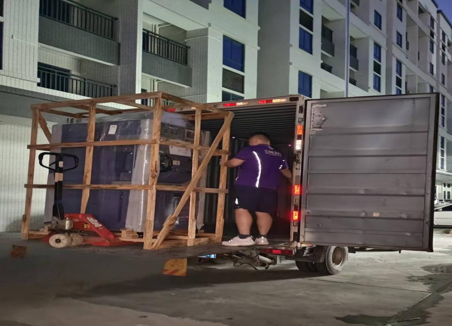 PCT高压加速老化试验箱出货.png